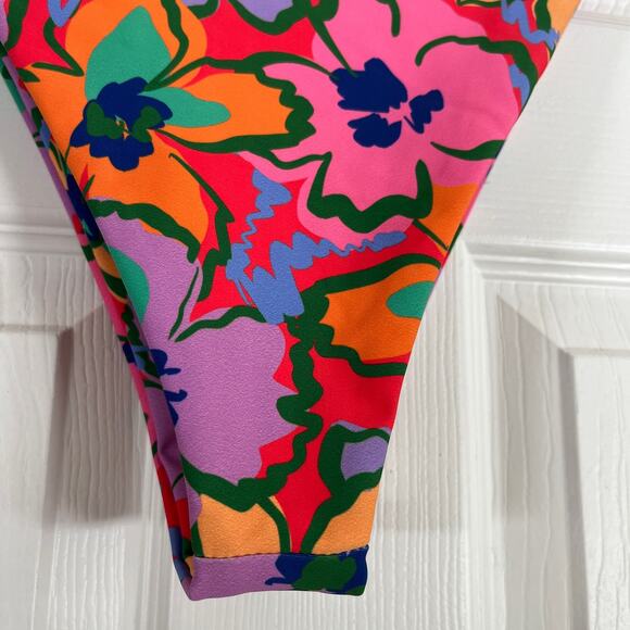 Skatie• ‘Kelly’ Bikini Bottoms in KIHEI Print - Picture 13 of 17